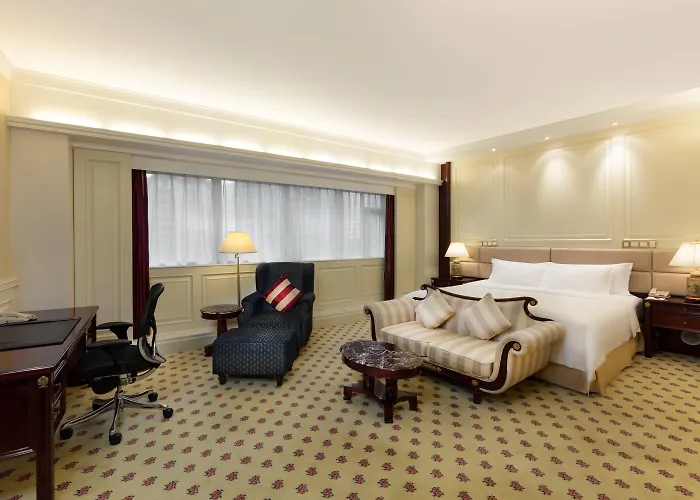 Crowne Plaza Landmark Shenzhen: Border-Close Retreat with Heated Pool